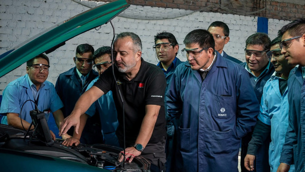 Docentes Duoc UC presentes en la Semana Internacional de Transferencia Tecnológica de SENATI en Perú