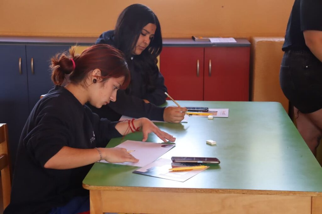 Alumnas participando en el taller