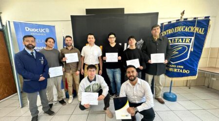 Estudiantes con diploma de reconocimiento