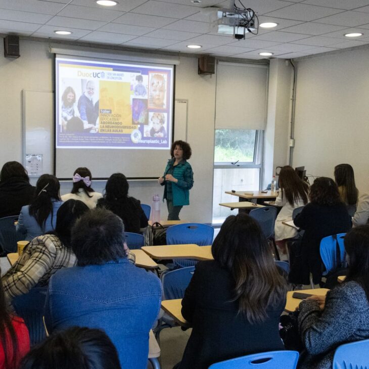 Docentes capacitándose en Neurodiversidad